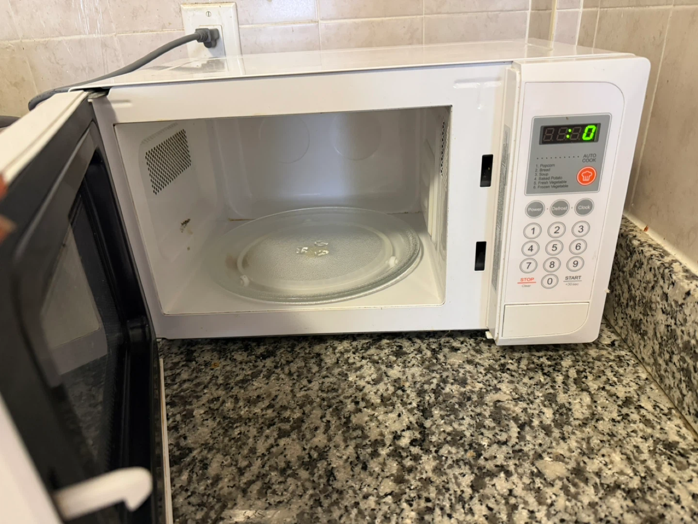 Magic Chef White Microwave - photo 4