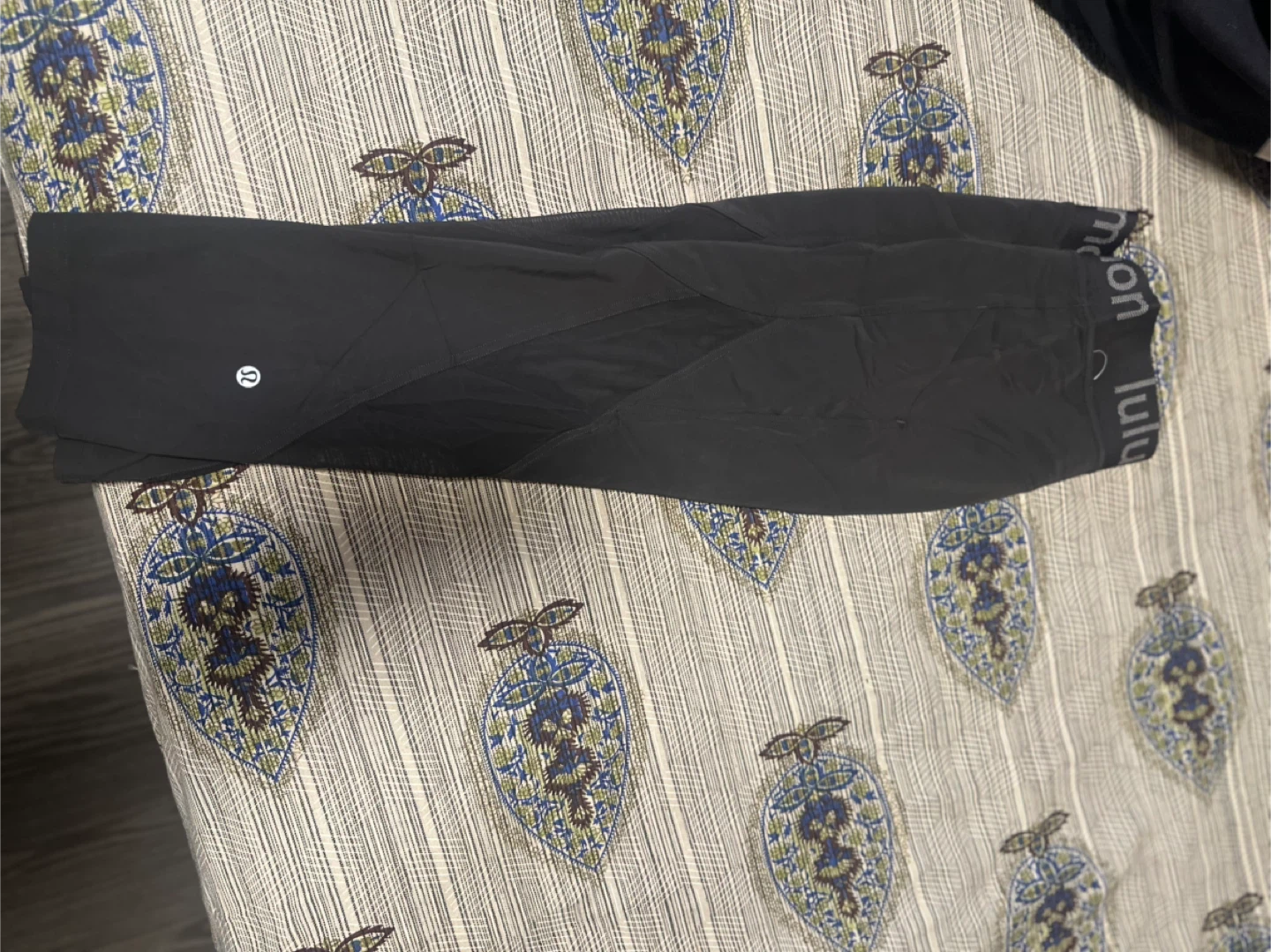 Lululemon Black Cropped Leggings Size 8 - photo 2