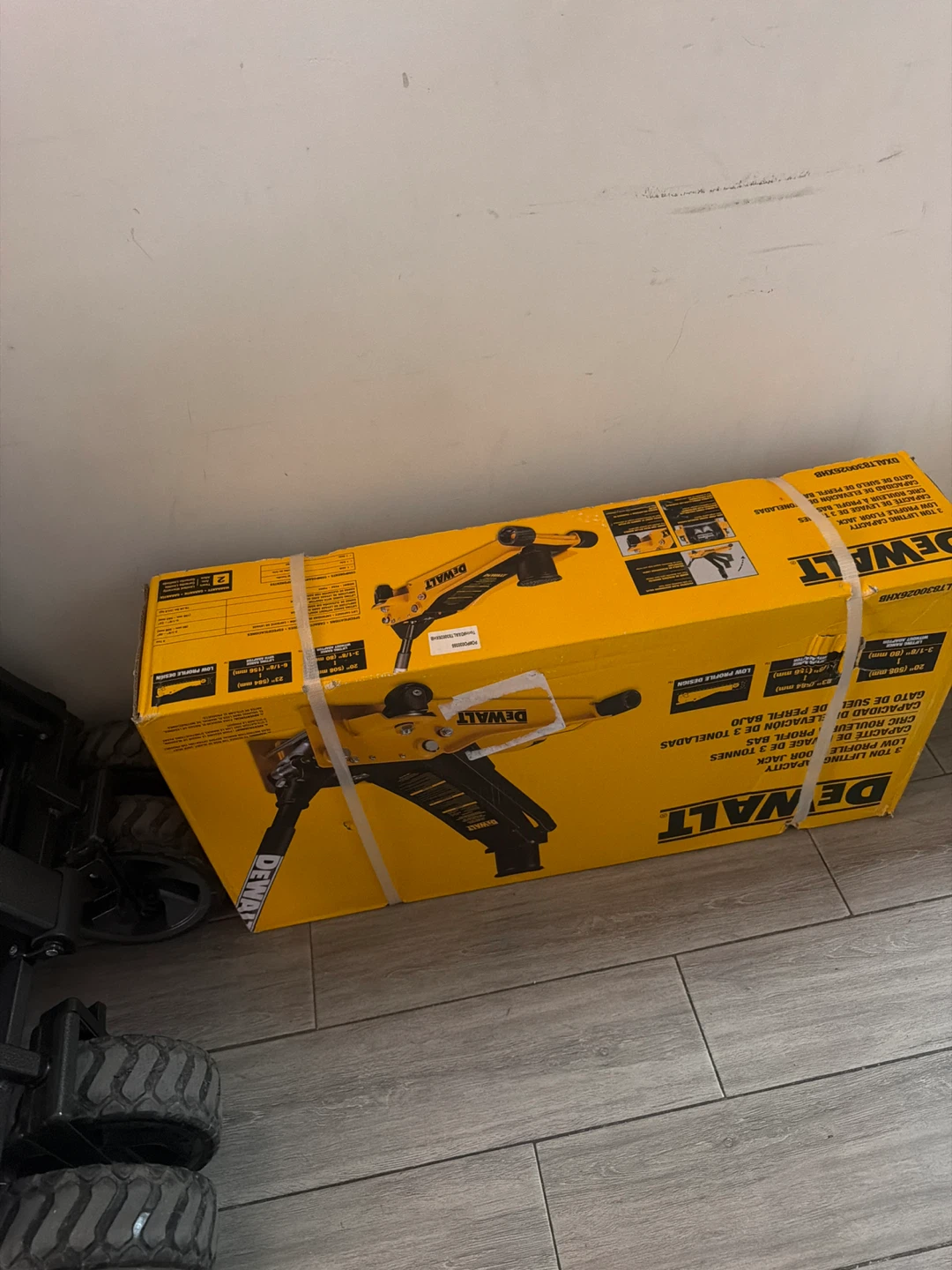DeWalt 3 Ton Low Profile Floor Jack - photo 3