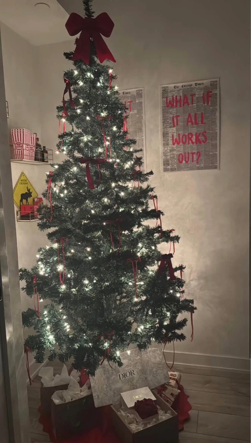 Pre-lit Christmas Tree with Red Bow and Ribbons