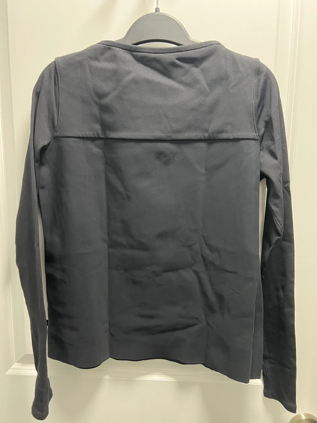 Lululemon Black Long Sleeve Top size 4 - photo 4