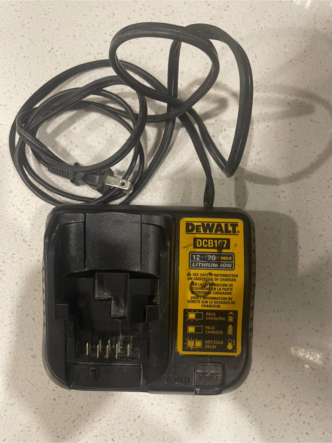DEWALT DCB107 12V/20V MAX Lithium Ion Battery Charger