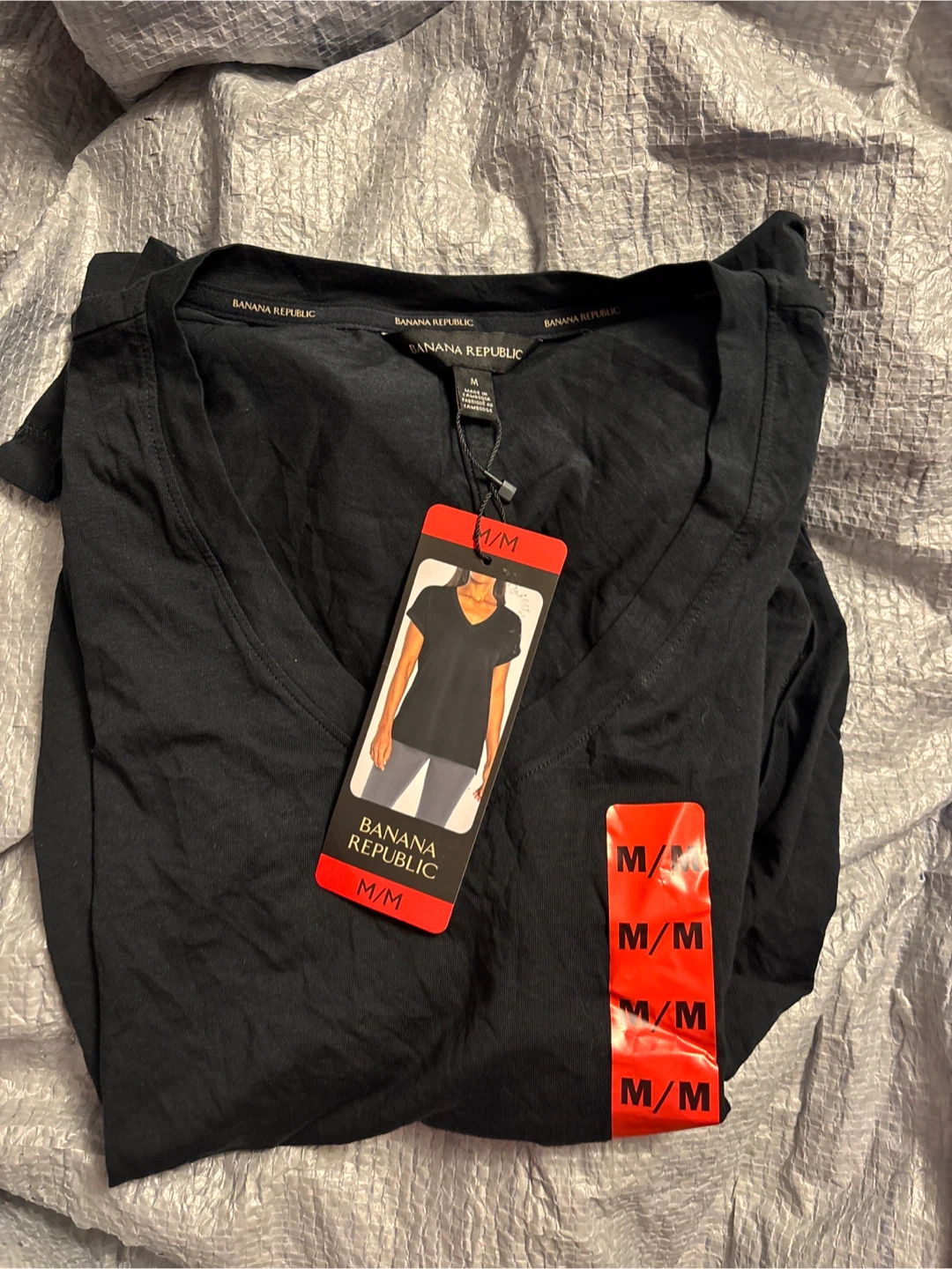 Ladies Banana Republic Black V-Neck T-Shirt - Medium