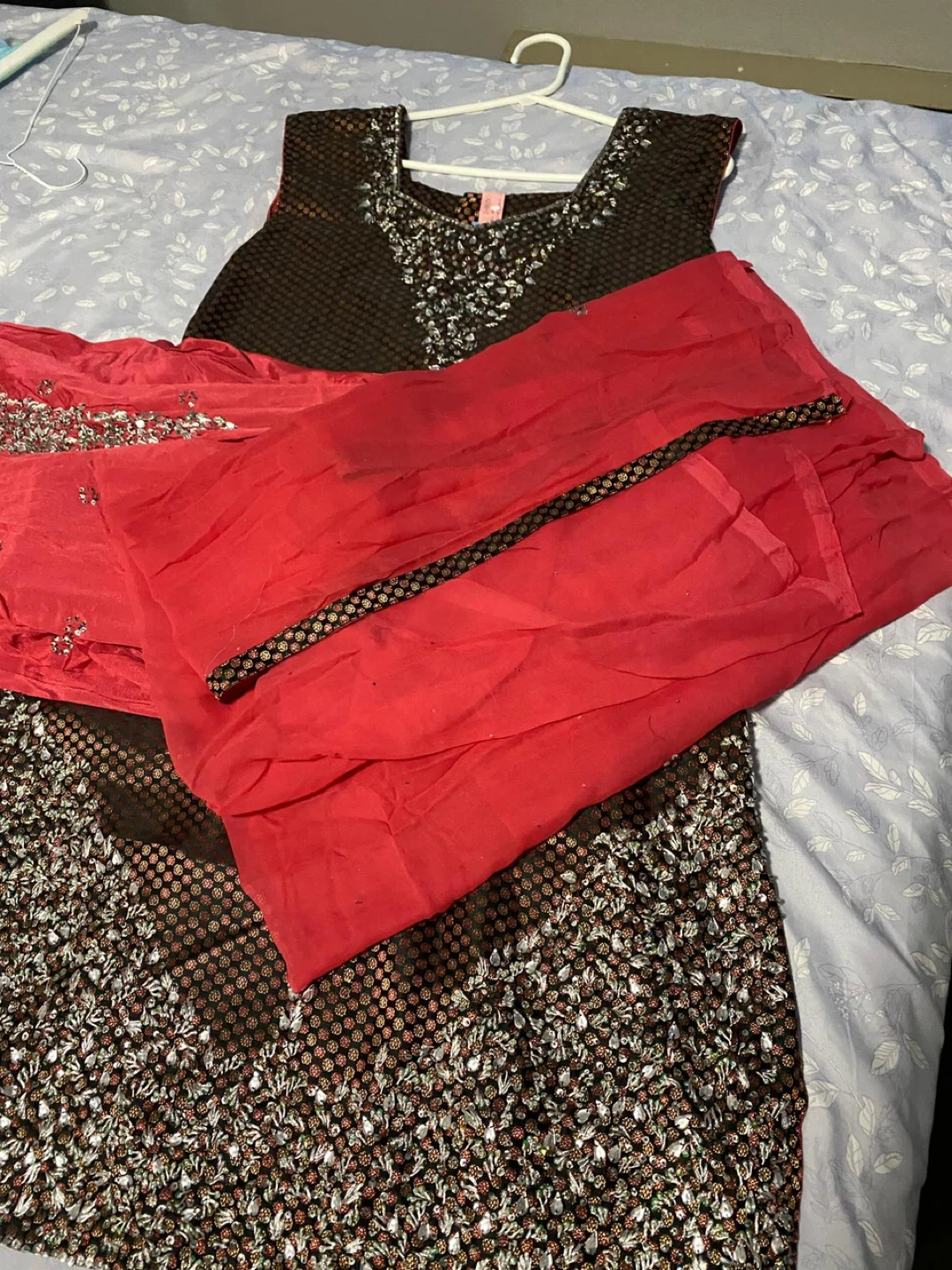 Women's Embellished Kurti with Red Dupatta