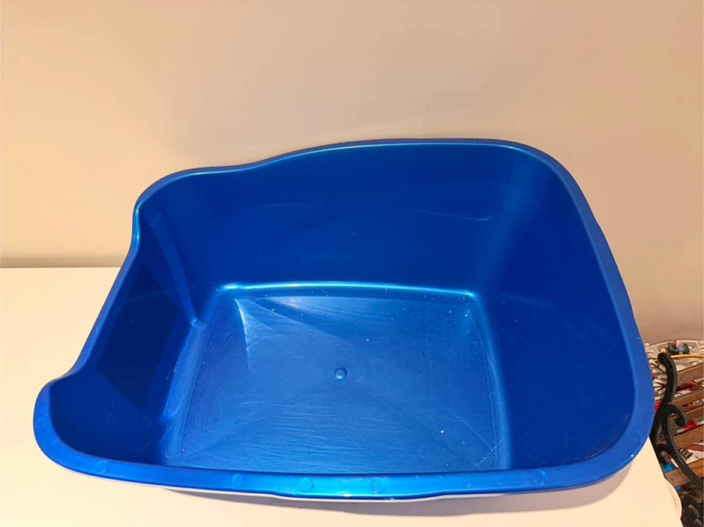 Used plastic cat litter box - photo 2
