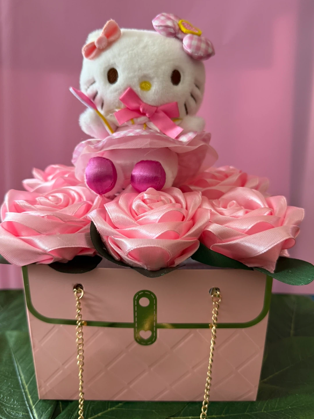 Hello Kitty Plush Flower Box with Pink Roses - photo 2