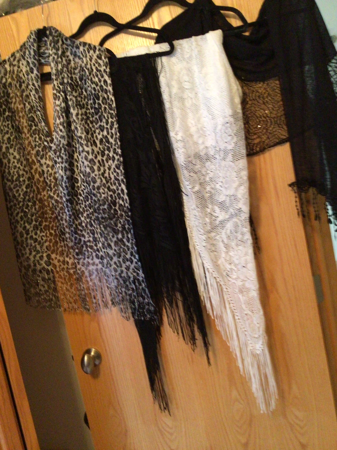 4 Lace Shawls, selling all together - photo 2