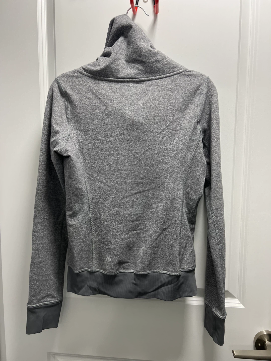 Lululemon Grey Zip-Up Jacket - photo 2