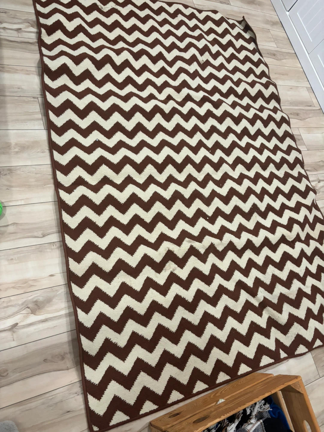HomeValue Brown/White Chevron Area Rug 3' x 7'9"