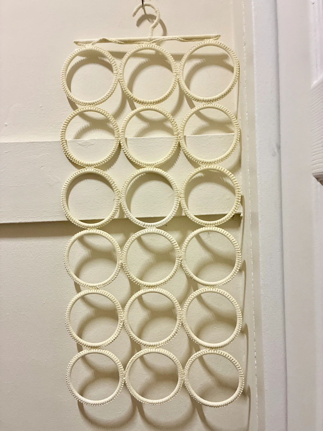 Cream 16-Loop Hanger