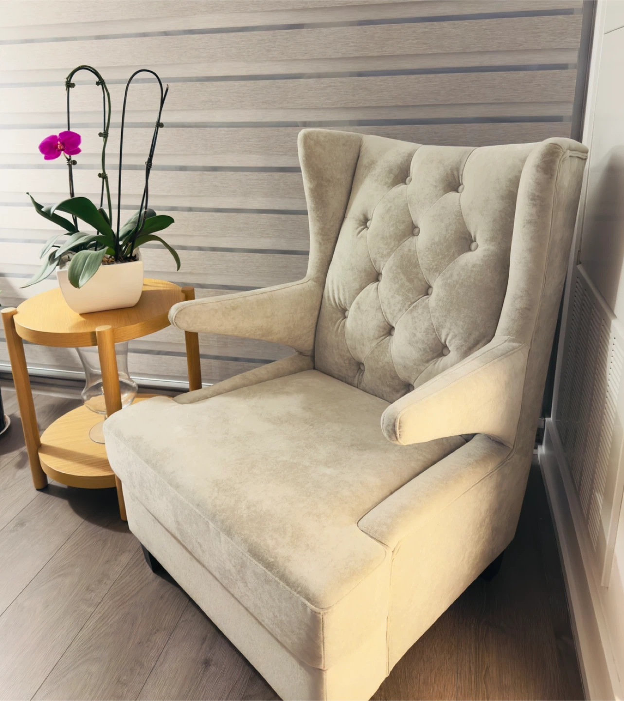 Cream Tufted Wingback Accent Chair - photo 2