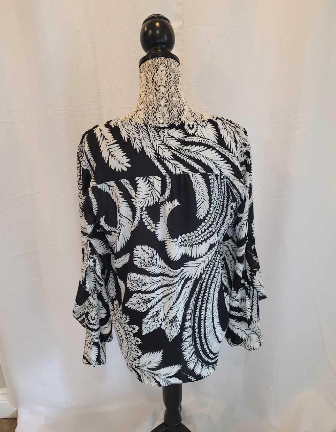 Black & White Paisley Bell Sleeve Blouse - photo 4
