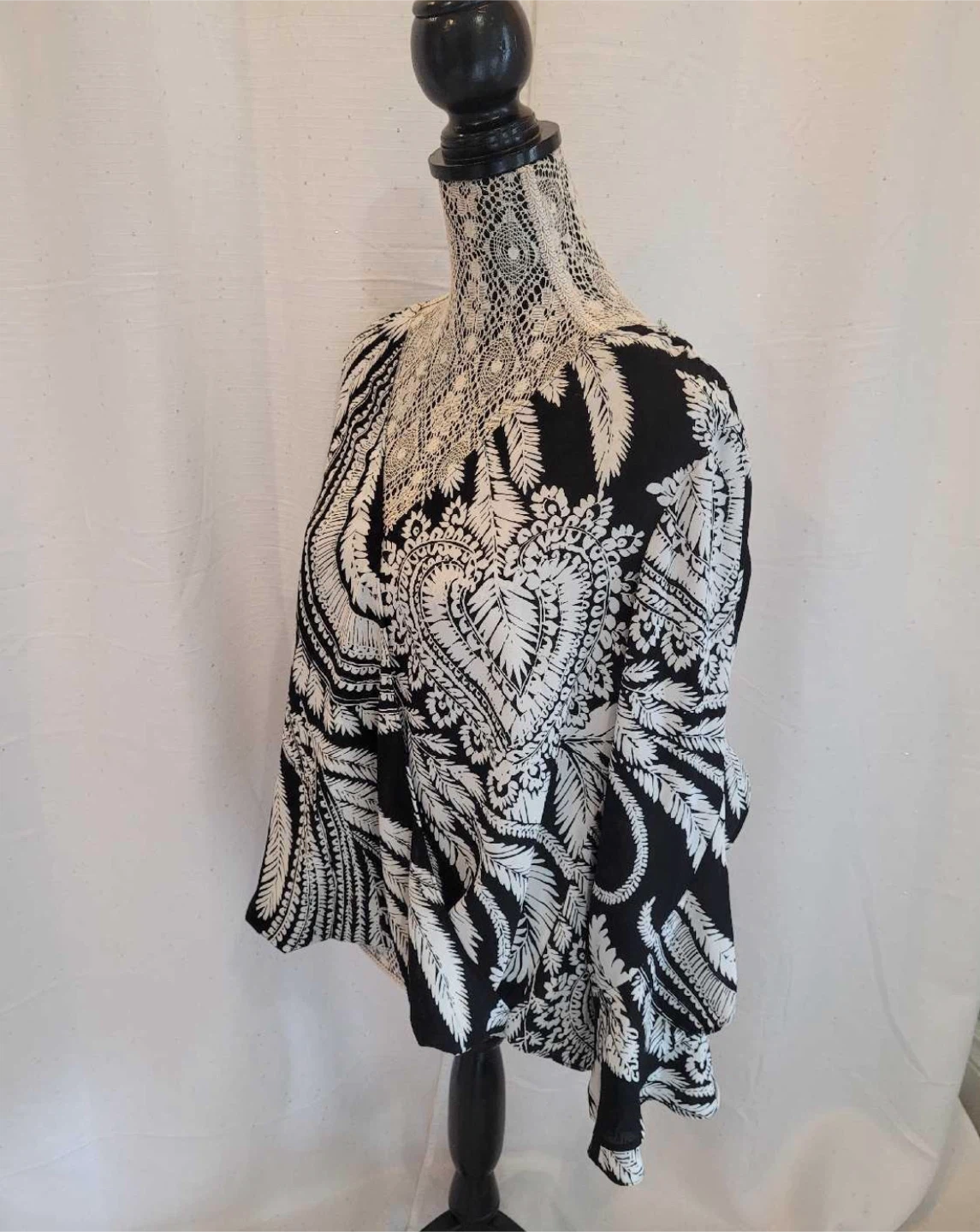 Black & White Paisley Bell Sleeve Blouse - photo 3