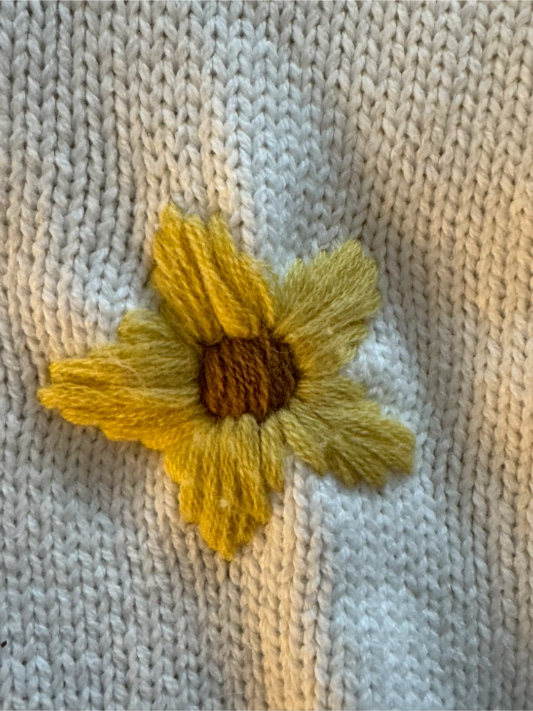 White Cardigan w/ Flower Embroidery - photo 4