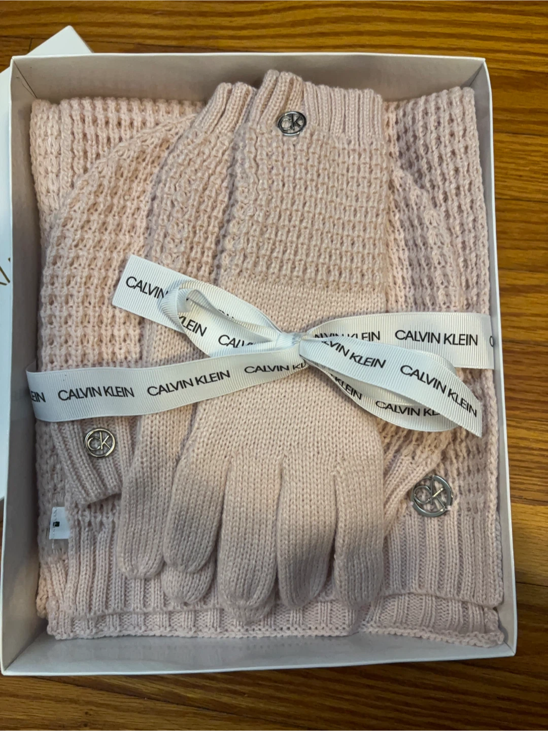 Calvin Klein 3-piece waffle knit hat, scarf, and glove gift set - photo 2