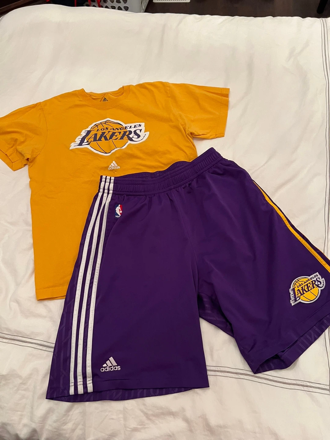Los Angeles Lakers T-Shirt and Shorts Set - photo 3