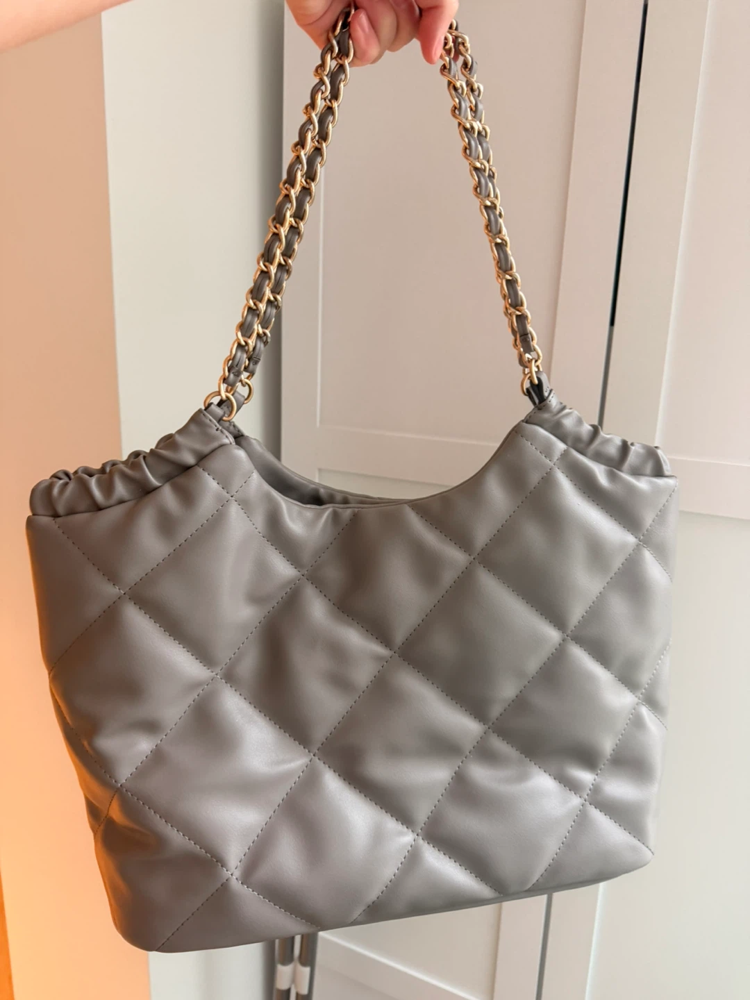 Jessica Simpson Grey Quilted Tote Bag with Gold Chain - photo 2