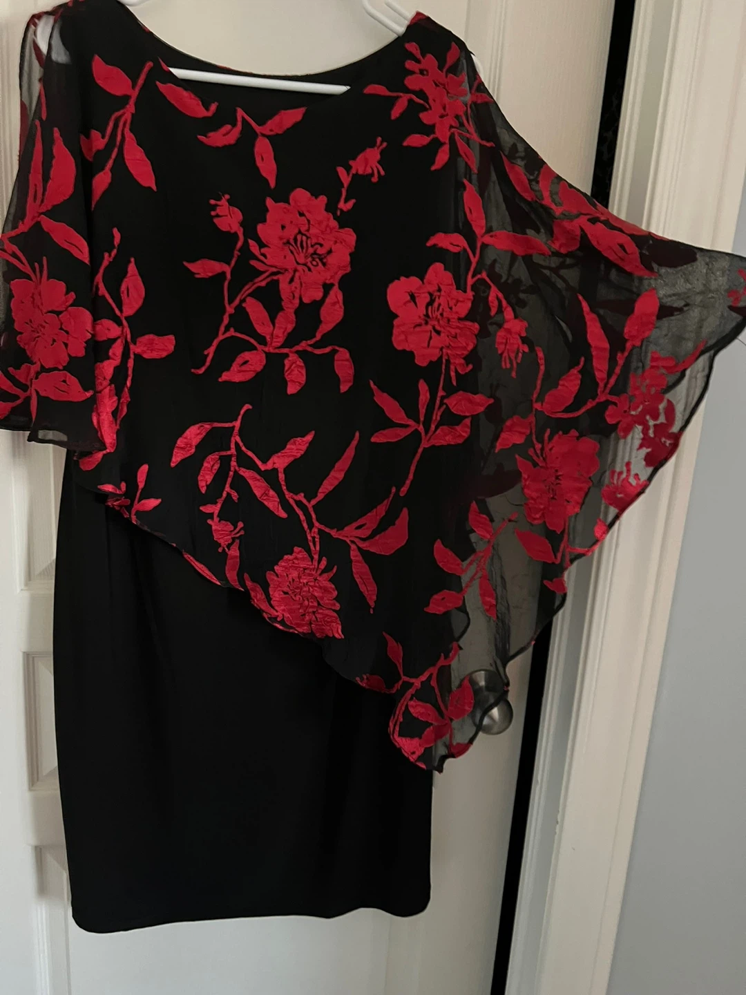 Black and Red Floral Cape Dress (new Condition) - photo 2