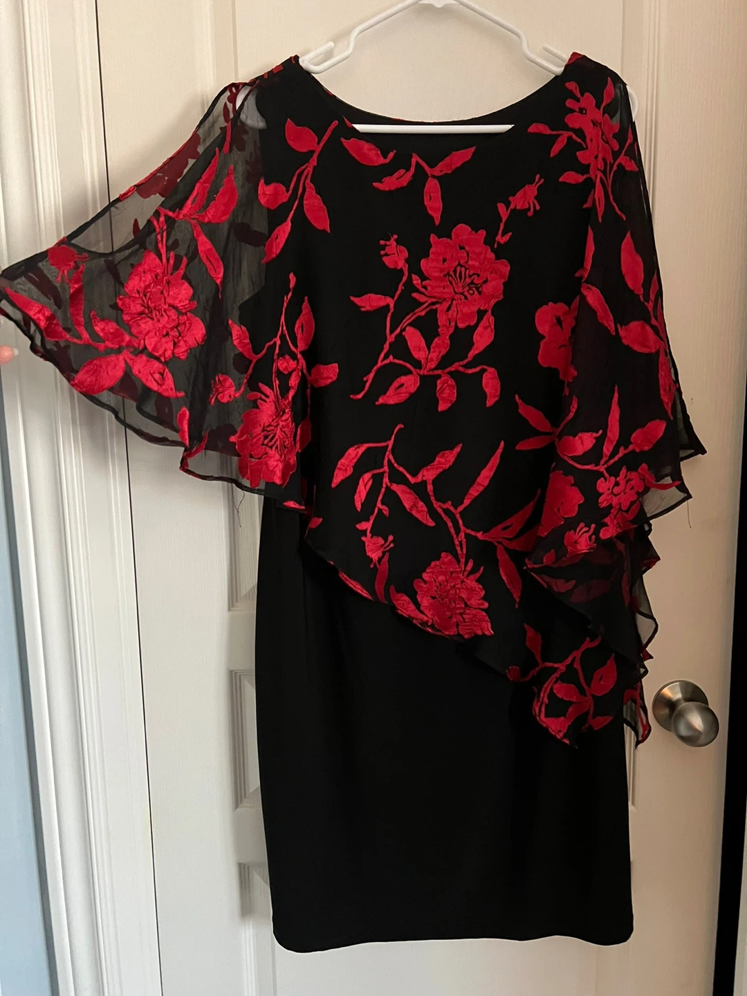 Black and Red Floral Cape Dress (new Condition) - photo 4