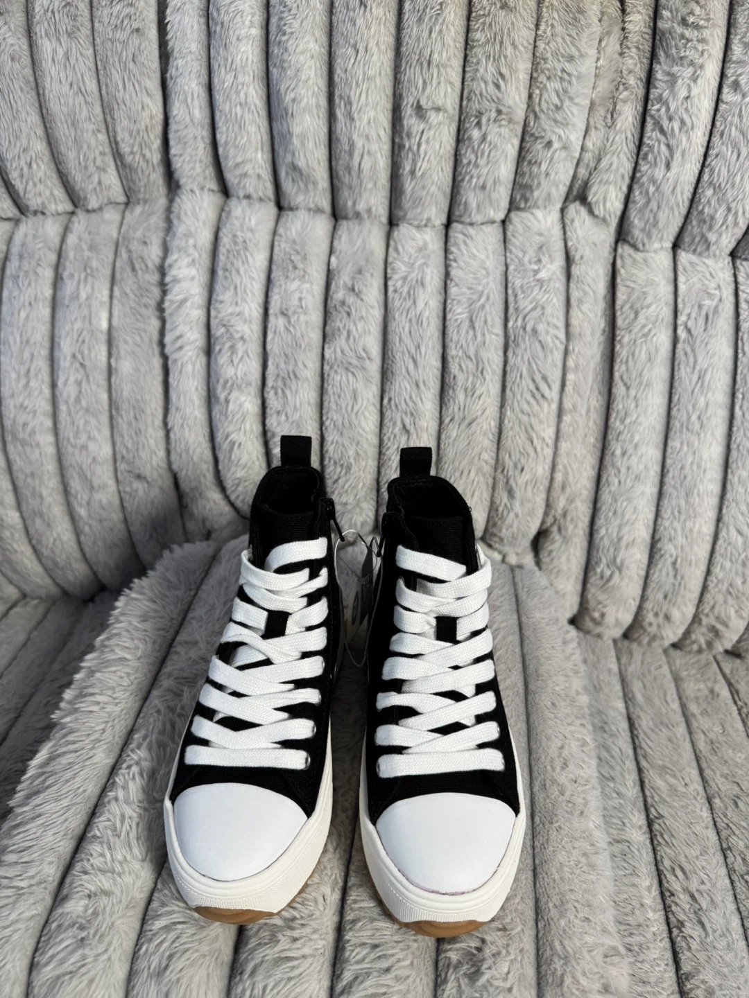 Black High-Top Canvas Sneakers - Size 13 - photo 4