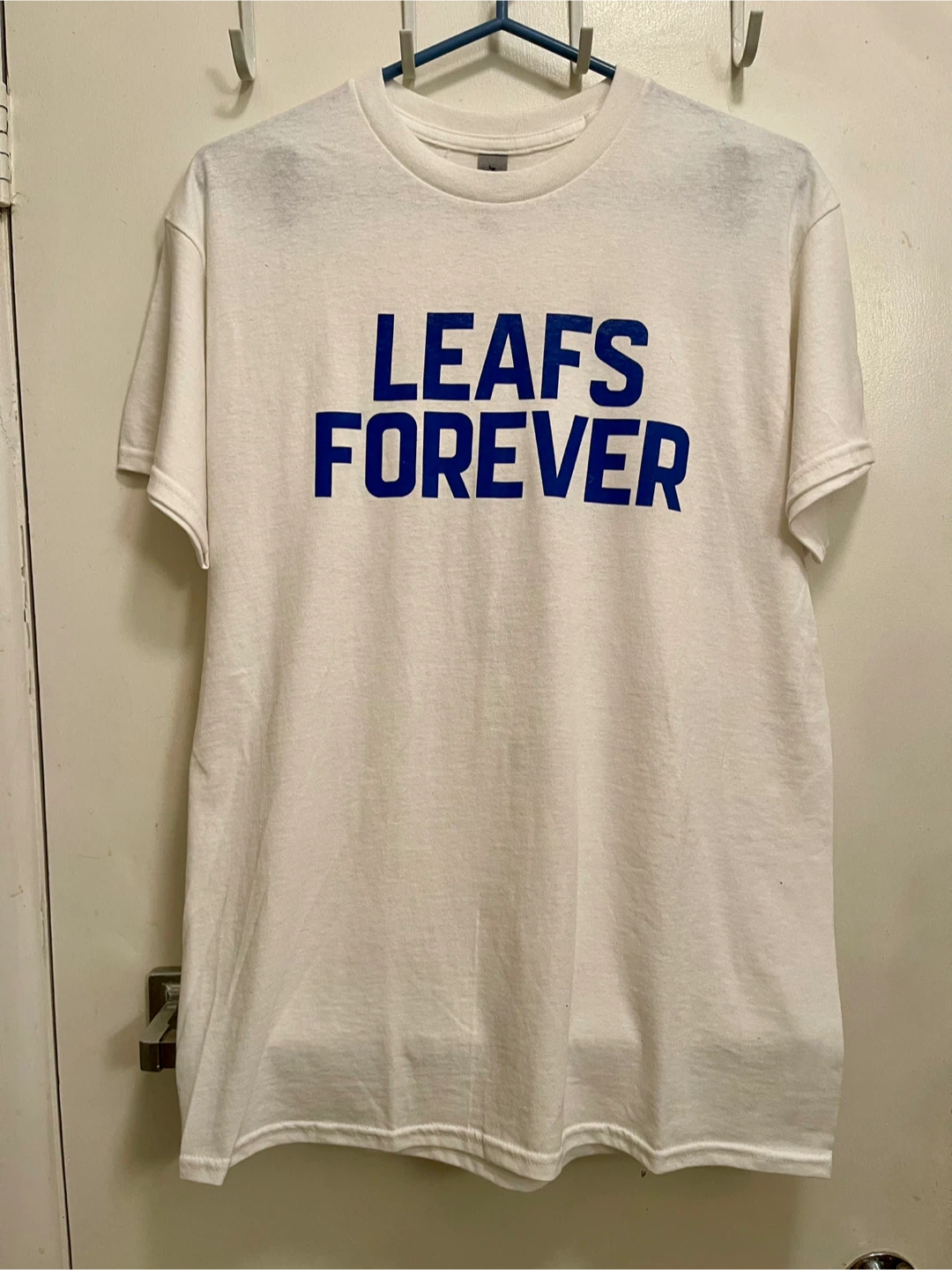 🥕NEW Gildan Toronto Maple Leafs T-Shirt - Medium