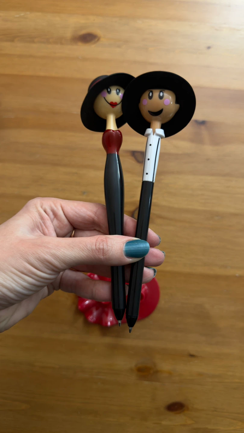 Vigar Couple Pens with Stand - photo 2
