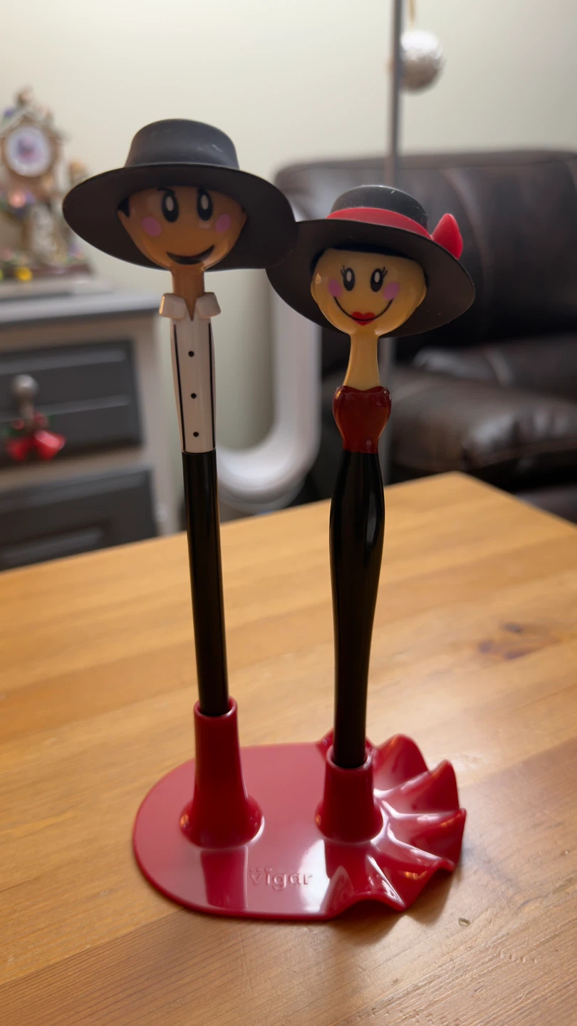 Vigar Couple Pens with Stand