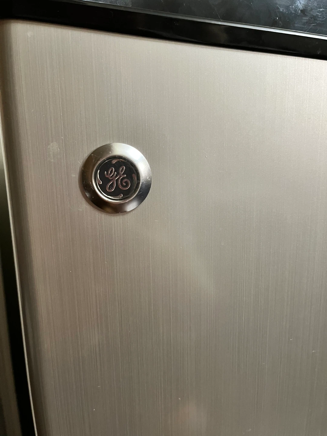 GE mini fridge. 4.3 cu. ft. - photo 2