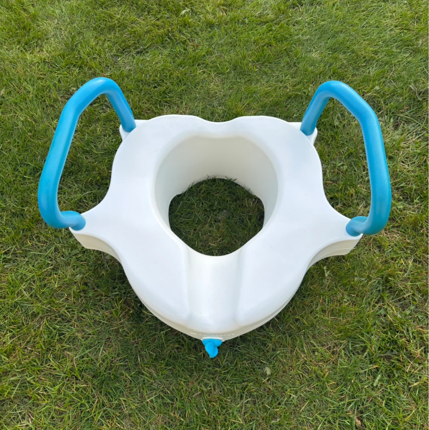AquaSense Toilet Seat Raiser with Handles 🥕