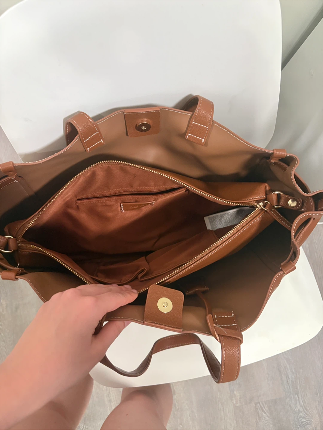 Completely new large faux leather tote bag - photo 4