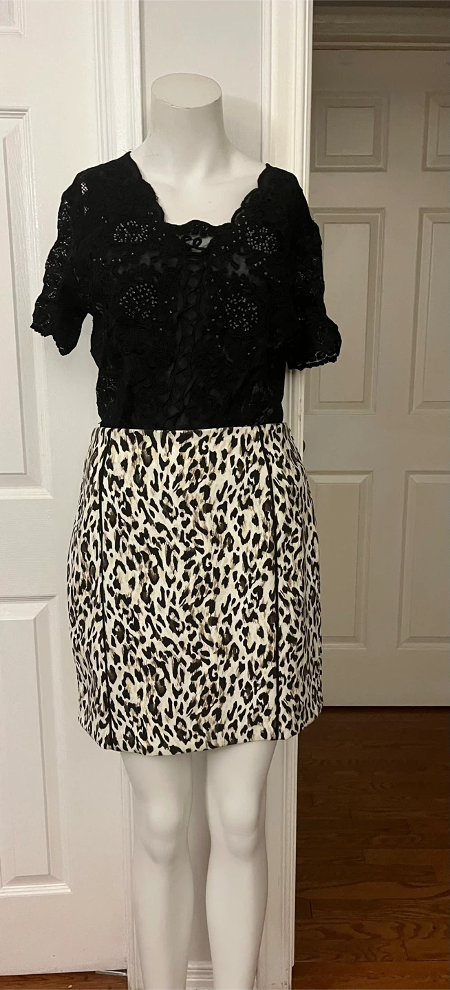 White House Black Market leopard print mini skirt. Size 8. - photo 5