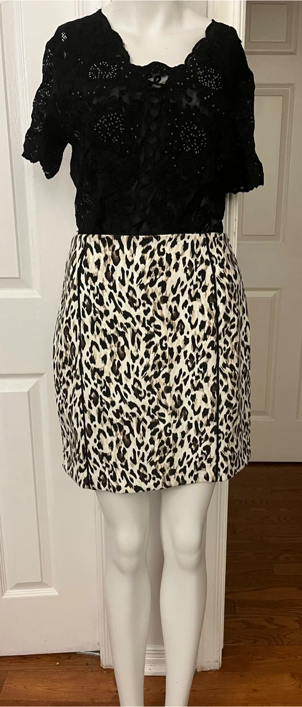 White House Black Market leopard print mini skirt. Size 8. - photo 4