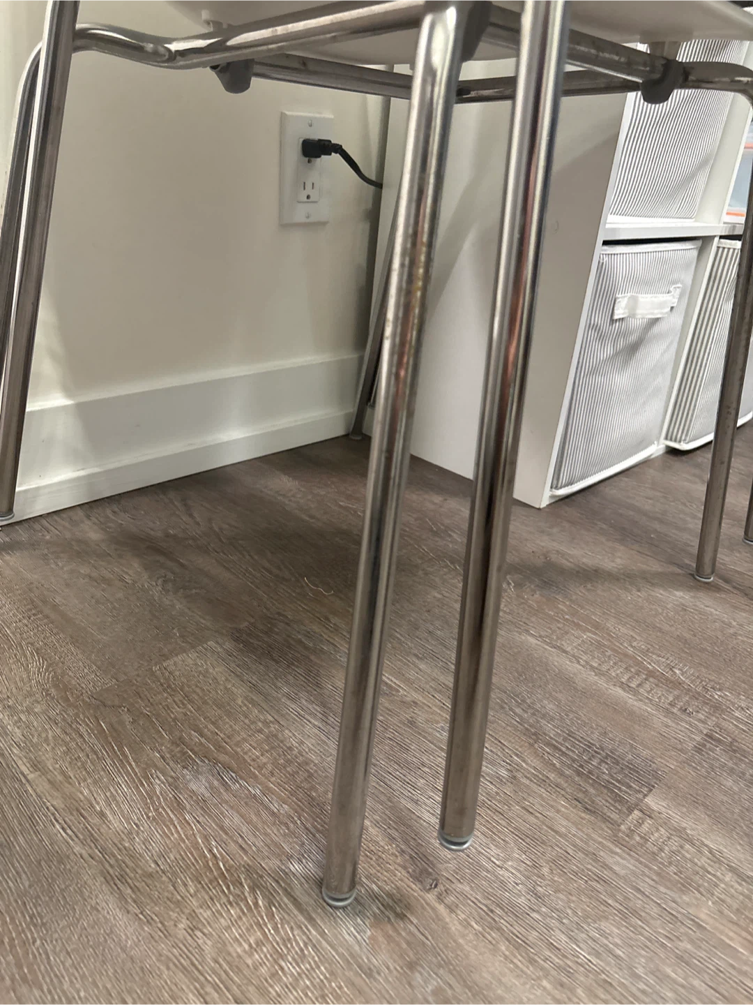2 Chairs with Chrome Legs - photo 2