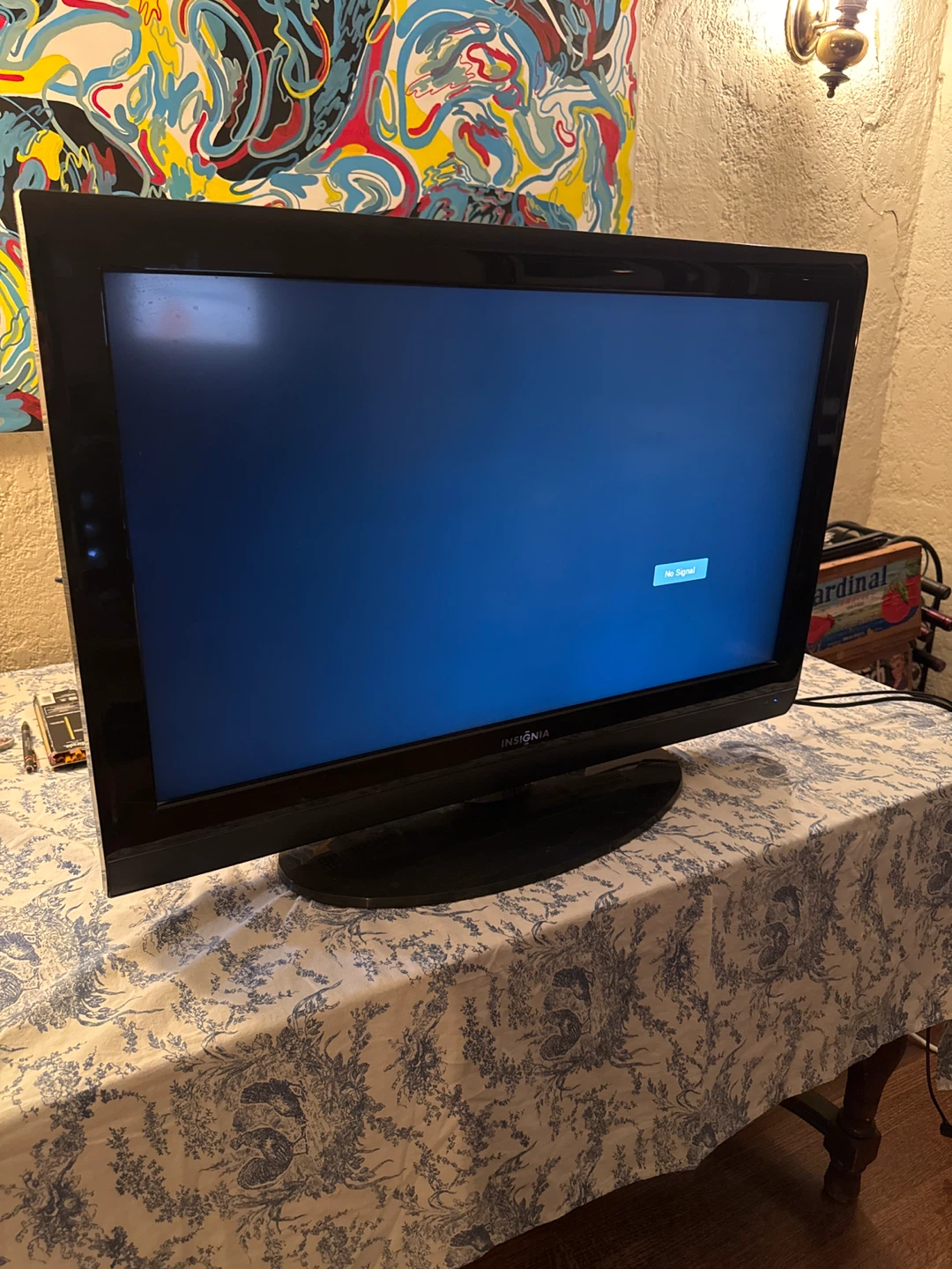 Insignia 32" Flat Screen TV