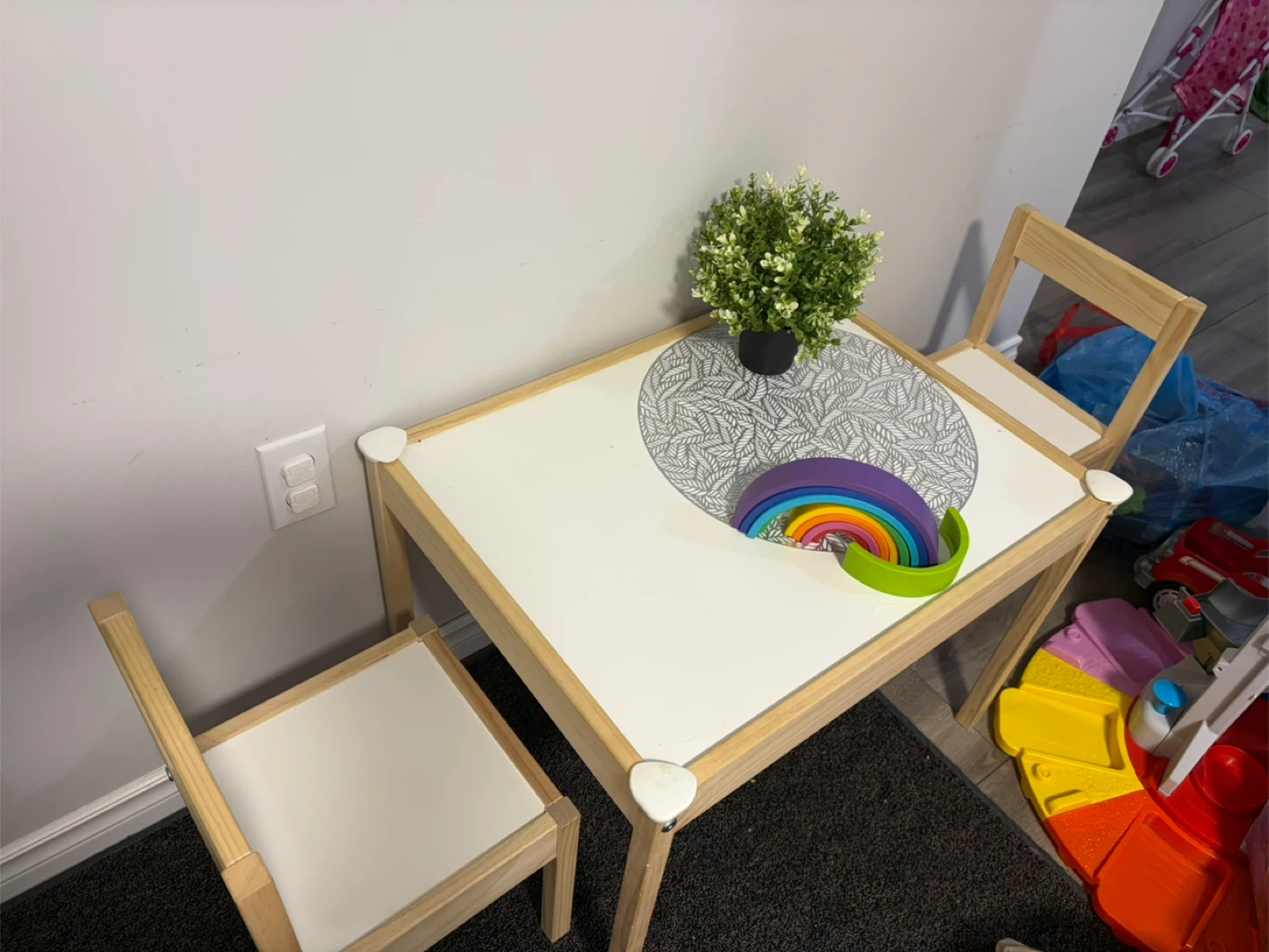 Kids Table and 2 Chairs Set