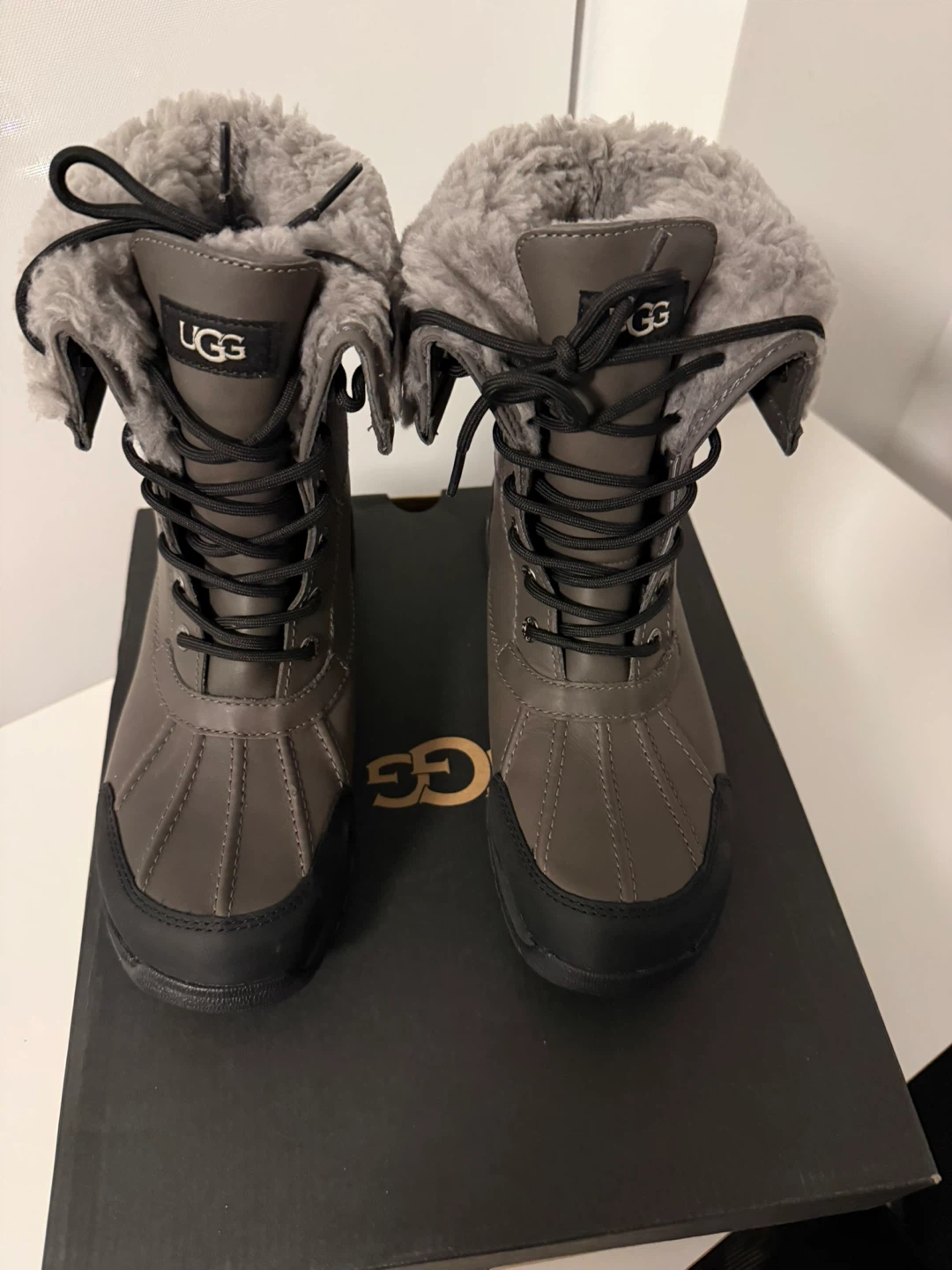 UGG Women's Waterproof Boots Size 8.5 or size 8 - photo 4