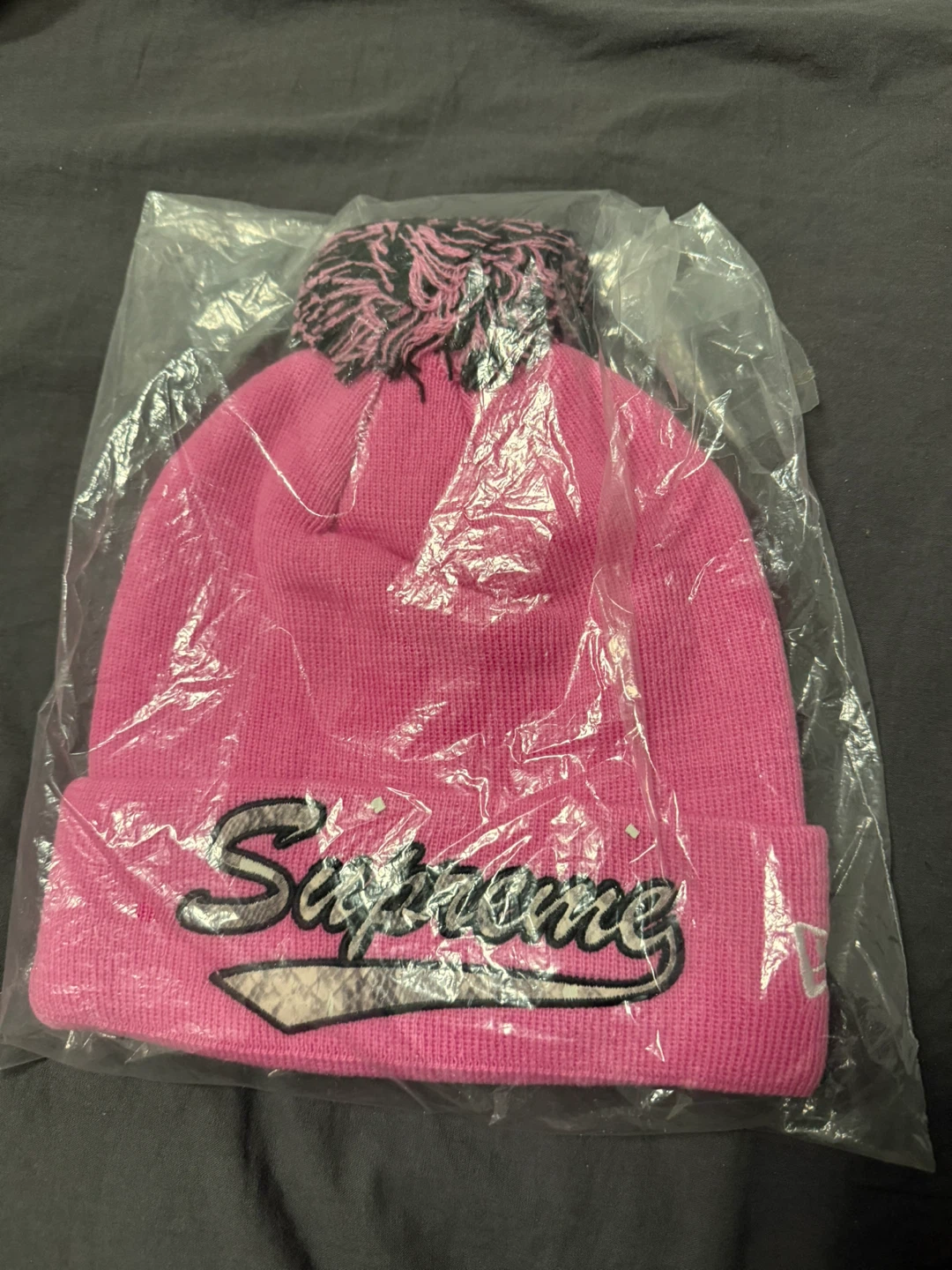 Supreme New Era Beanie Pink