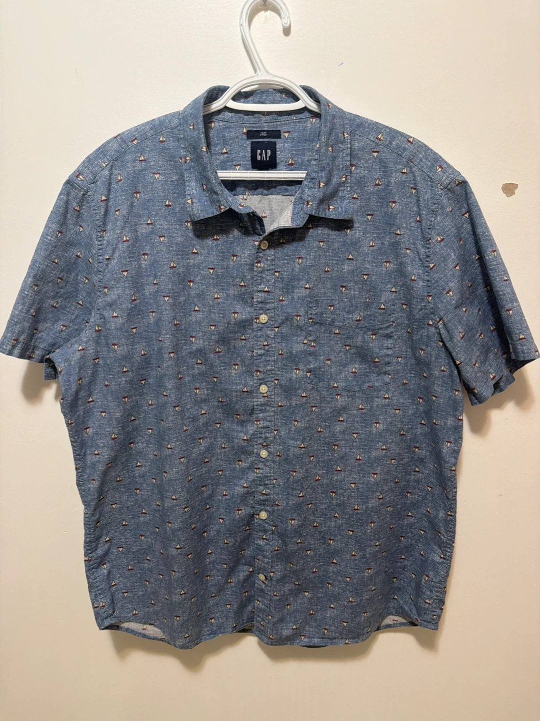 GAP Men's XL Short Sleeve Button-Up Shirt - Sailboat Print