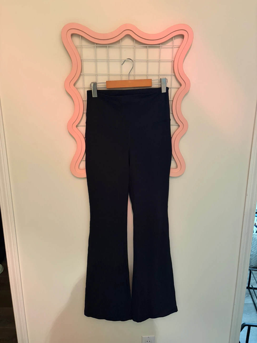 TNA Life Black Cheeky Flare Hi-Rise Leggings, Size M