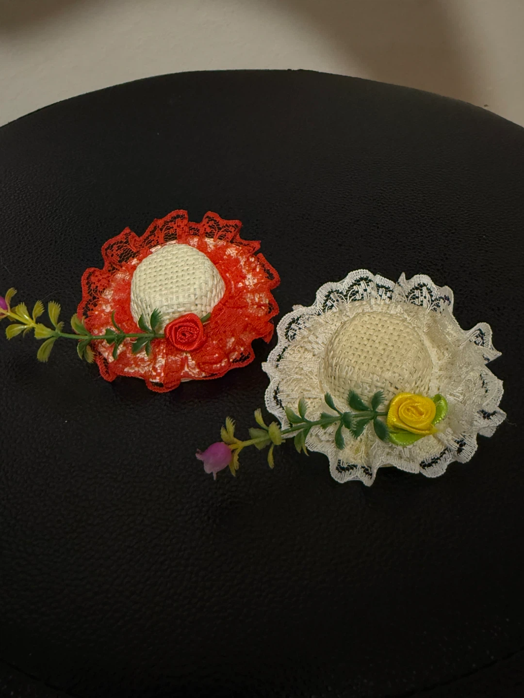 Set of 4 hair clips: 2 bows & 2 mini hats - photo 3
