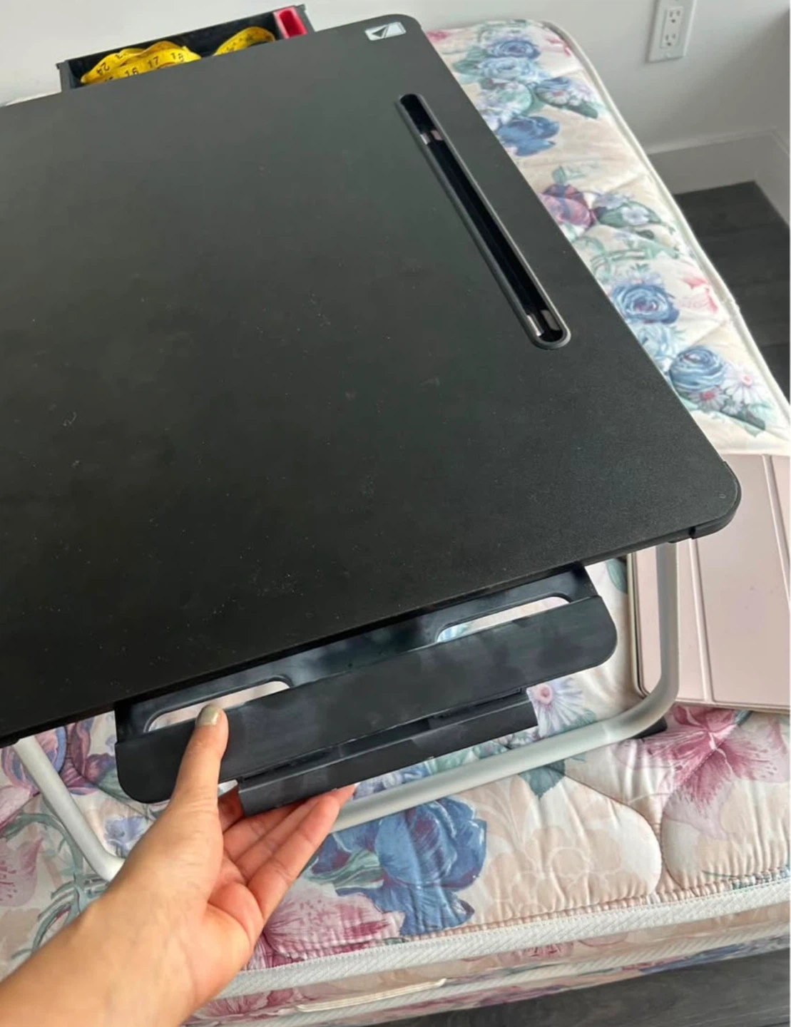 🥕 Adjustable Bed Tray Table / Lap desk - photo 4