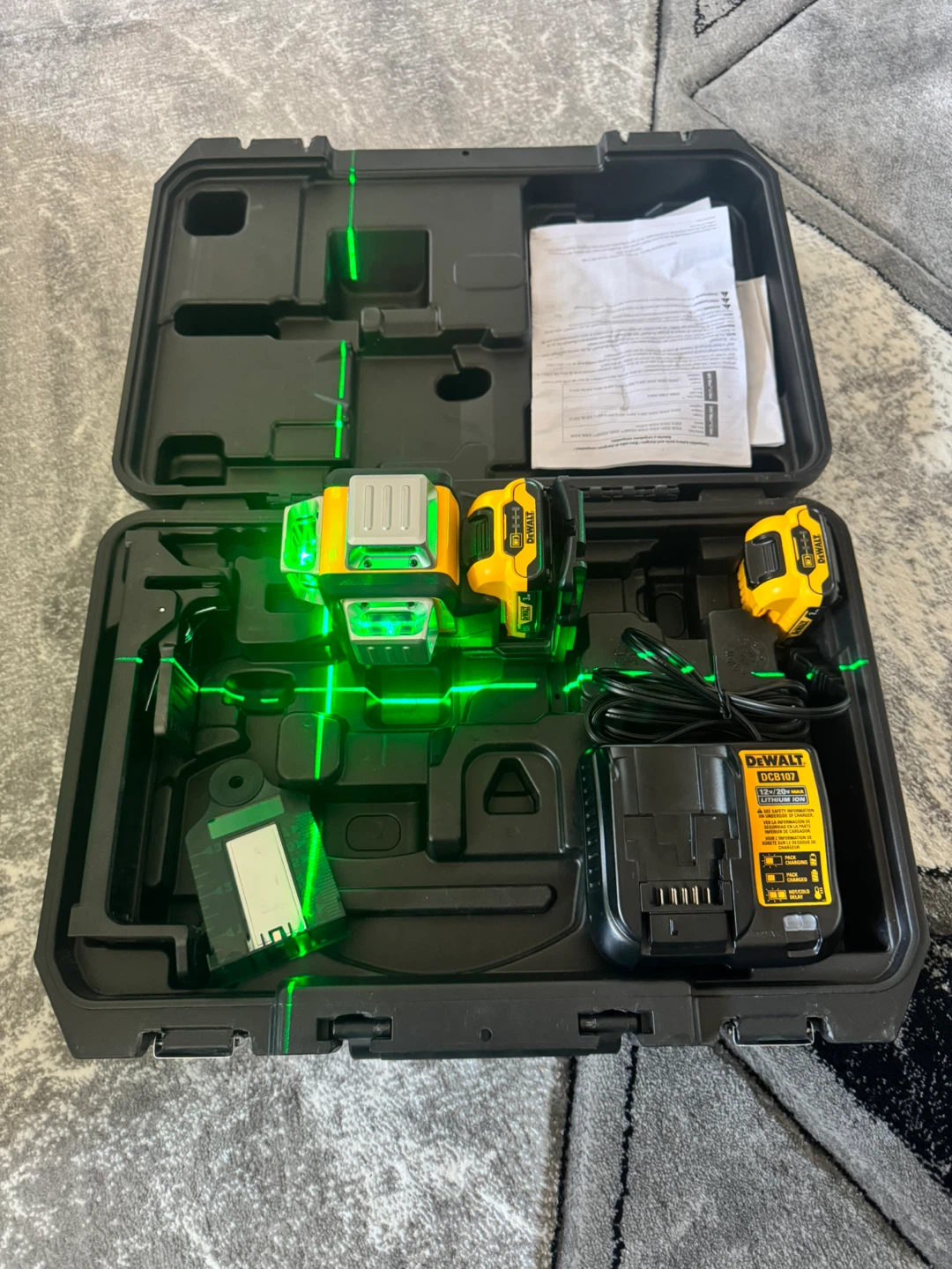 DeWalt Green Cross Line Laser Level Kit - photo 2