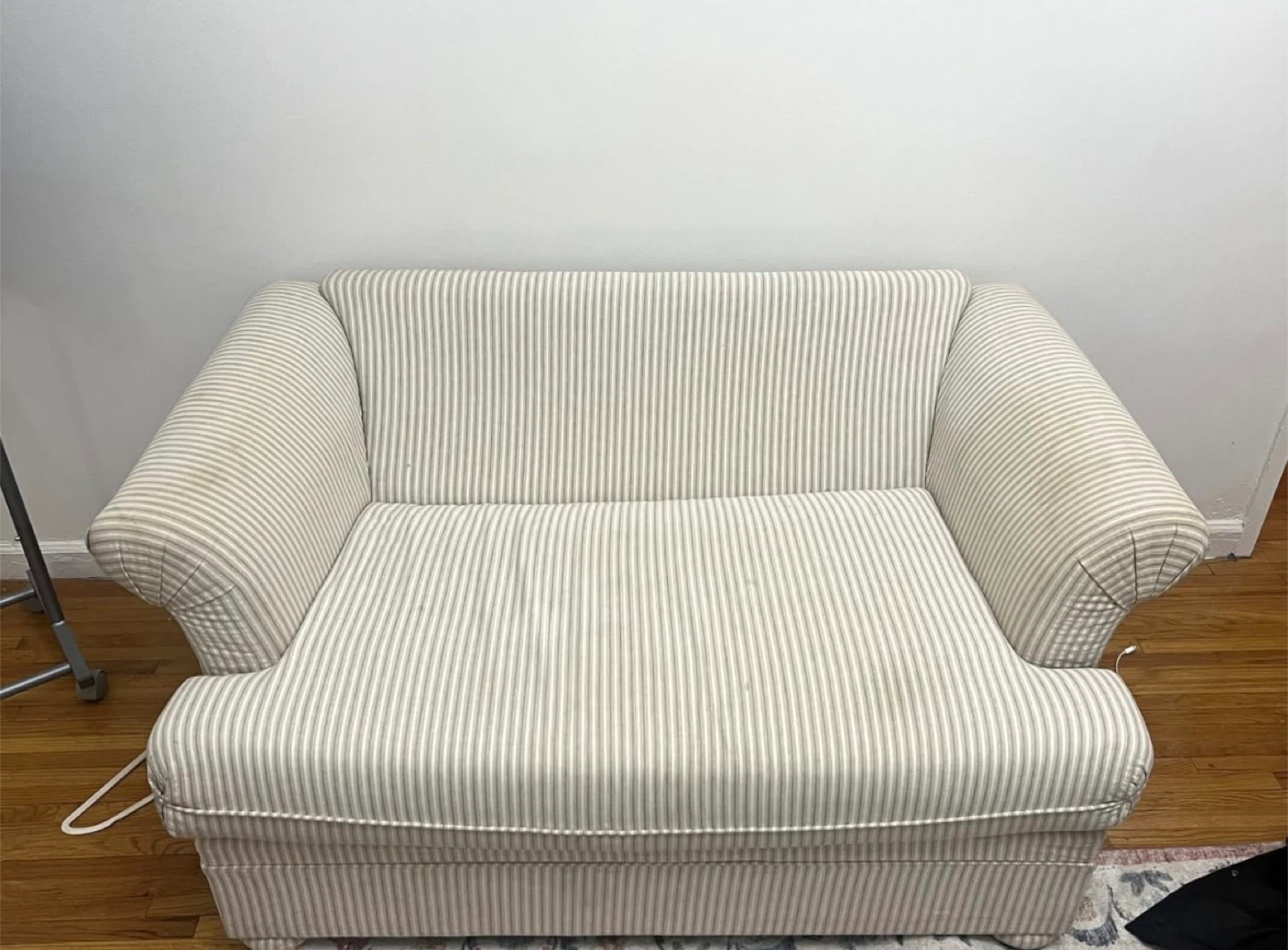 🥕 Striped Loveseat Sofa