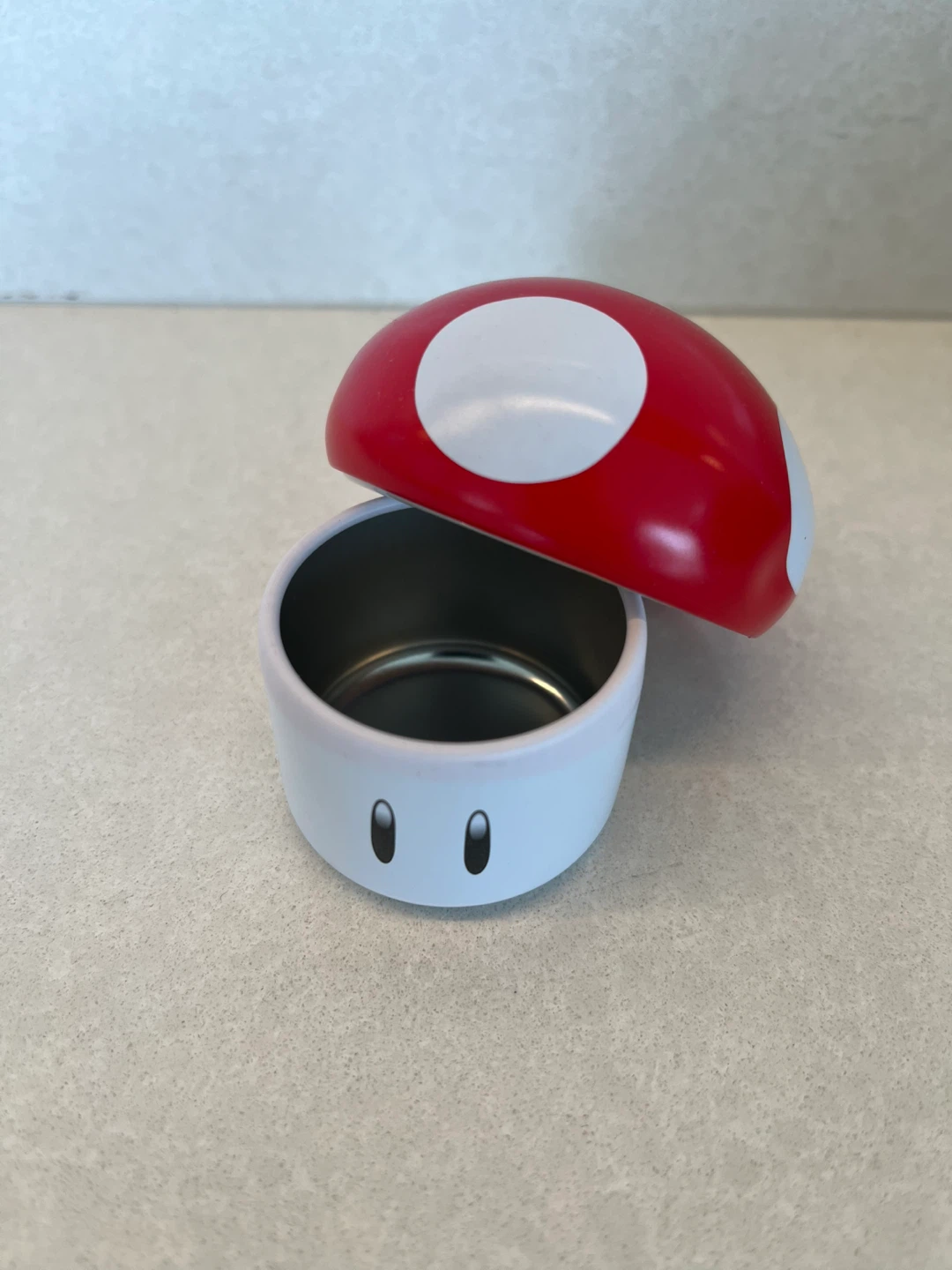 Super Mario Mushroom Tin - photo 2