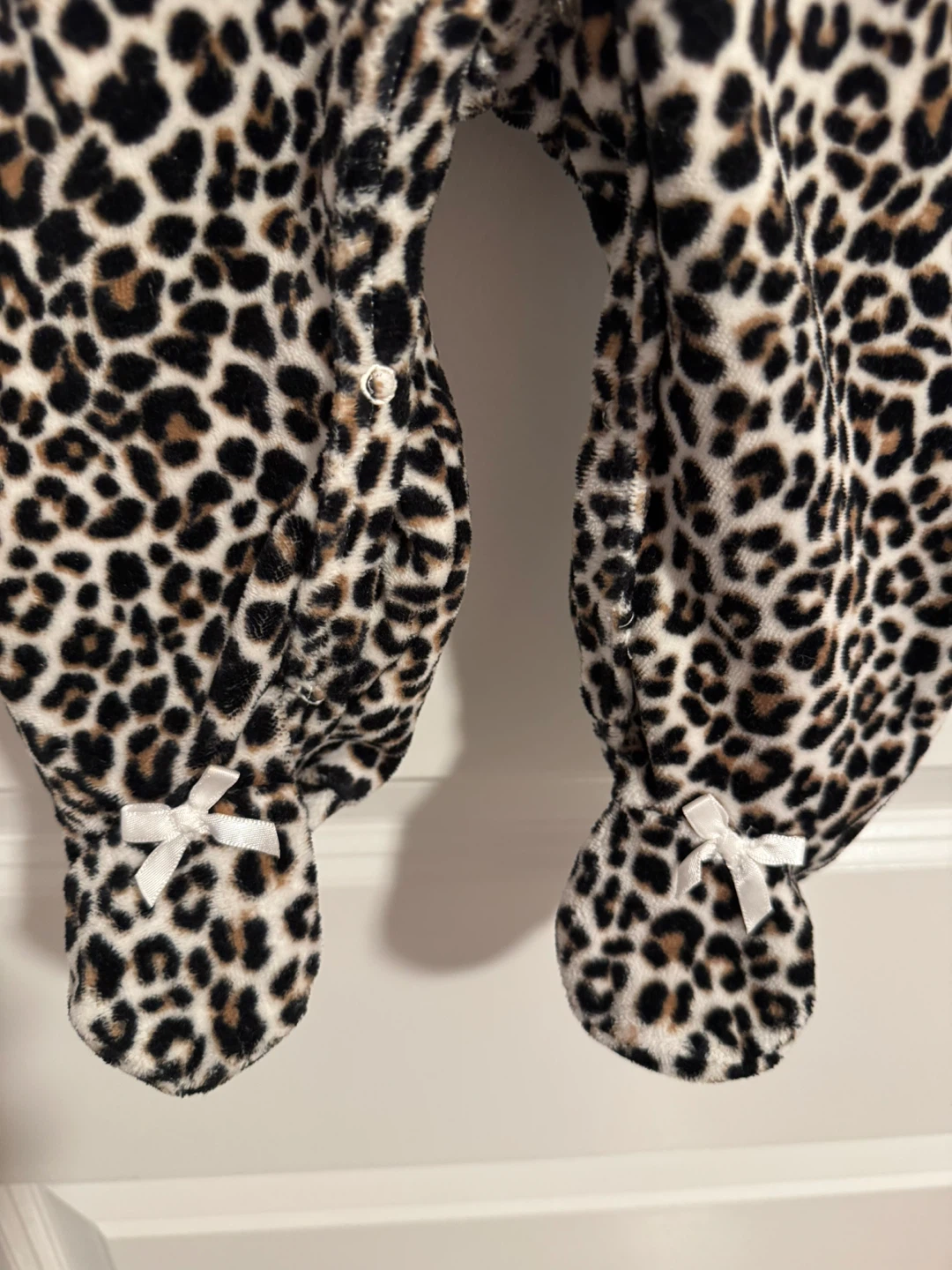 Guess Leopard Print Baby Fleece Footie - photo 2