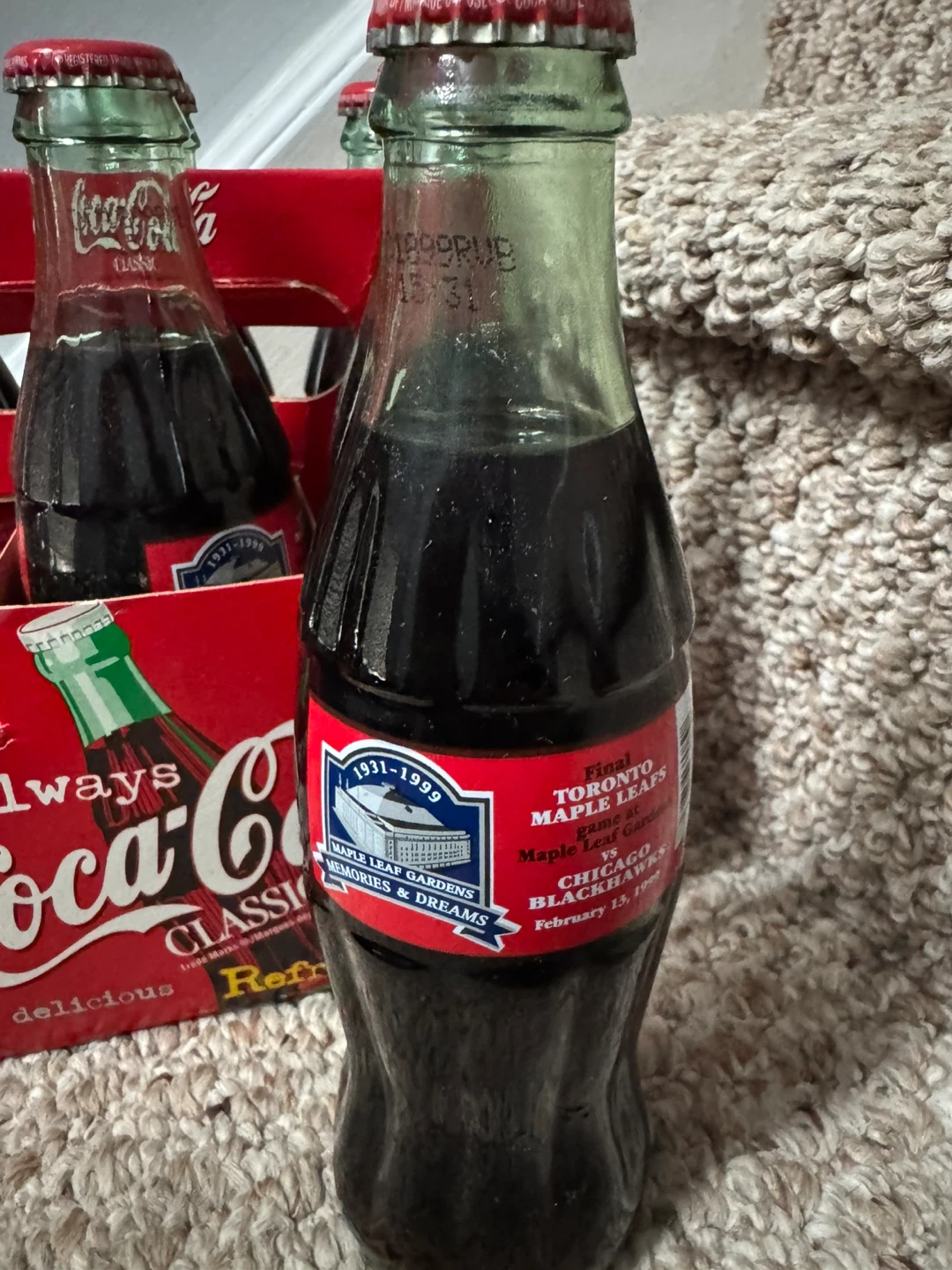 Coca-Cola Classic 6pk Toronto Maple Leafs Commemorative Bottles - photo 3