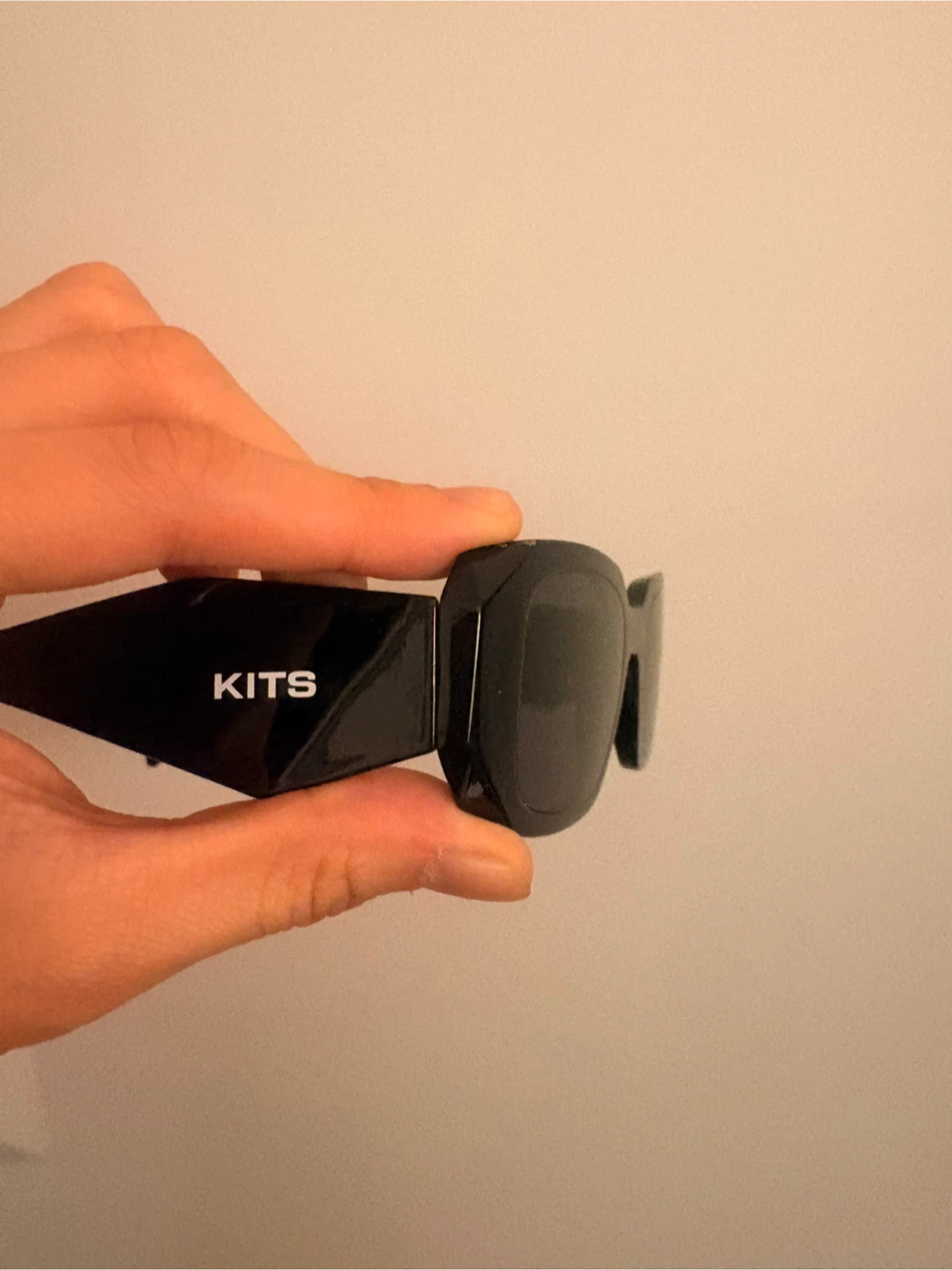 Kits Black Sunglasses - photo 2