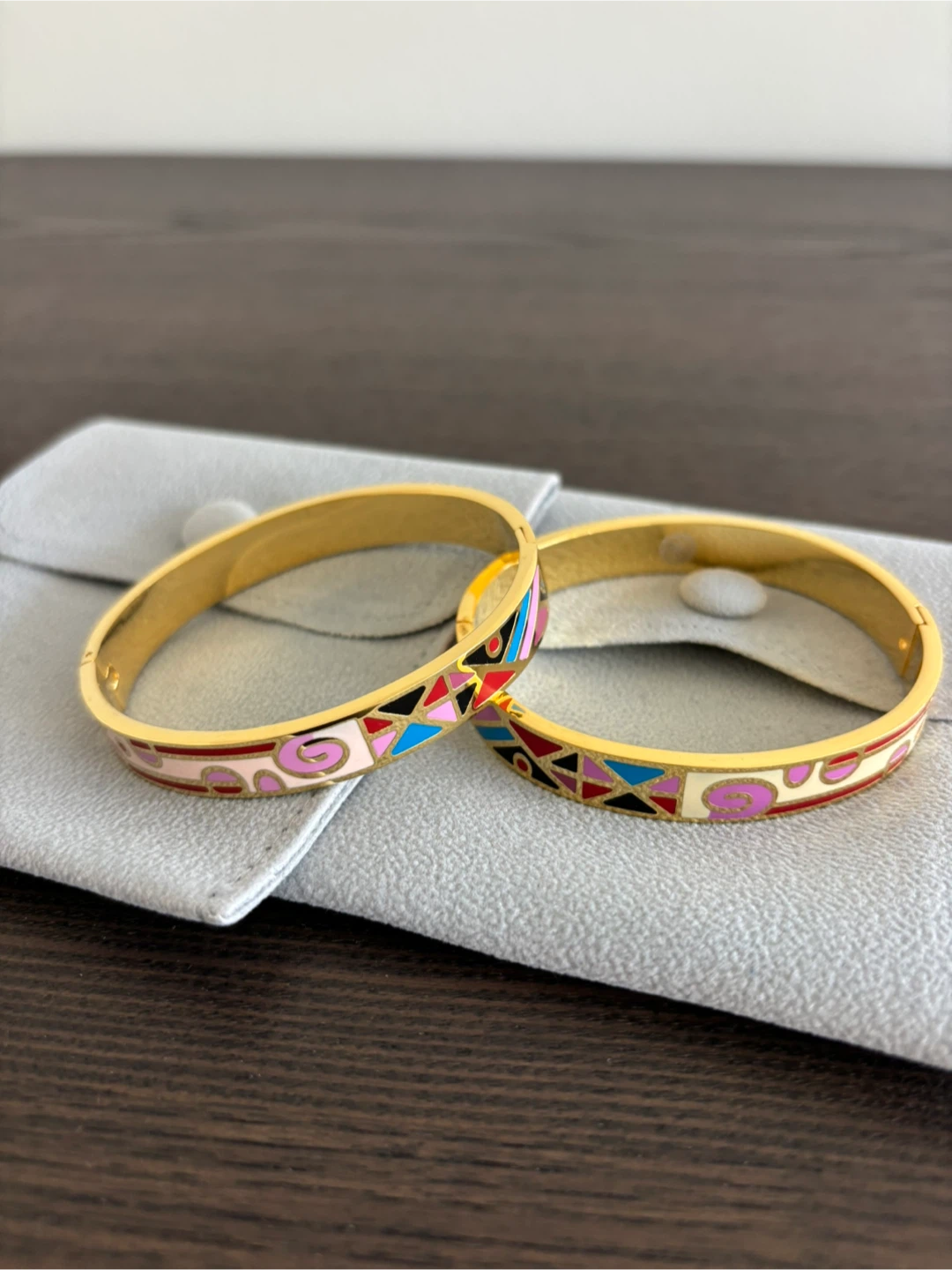Gold coloured enamel bracelet set