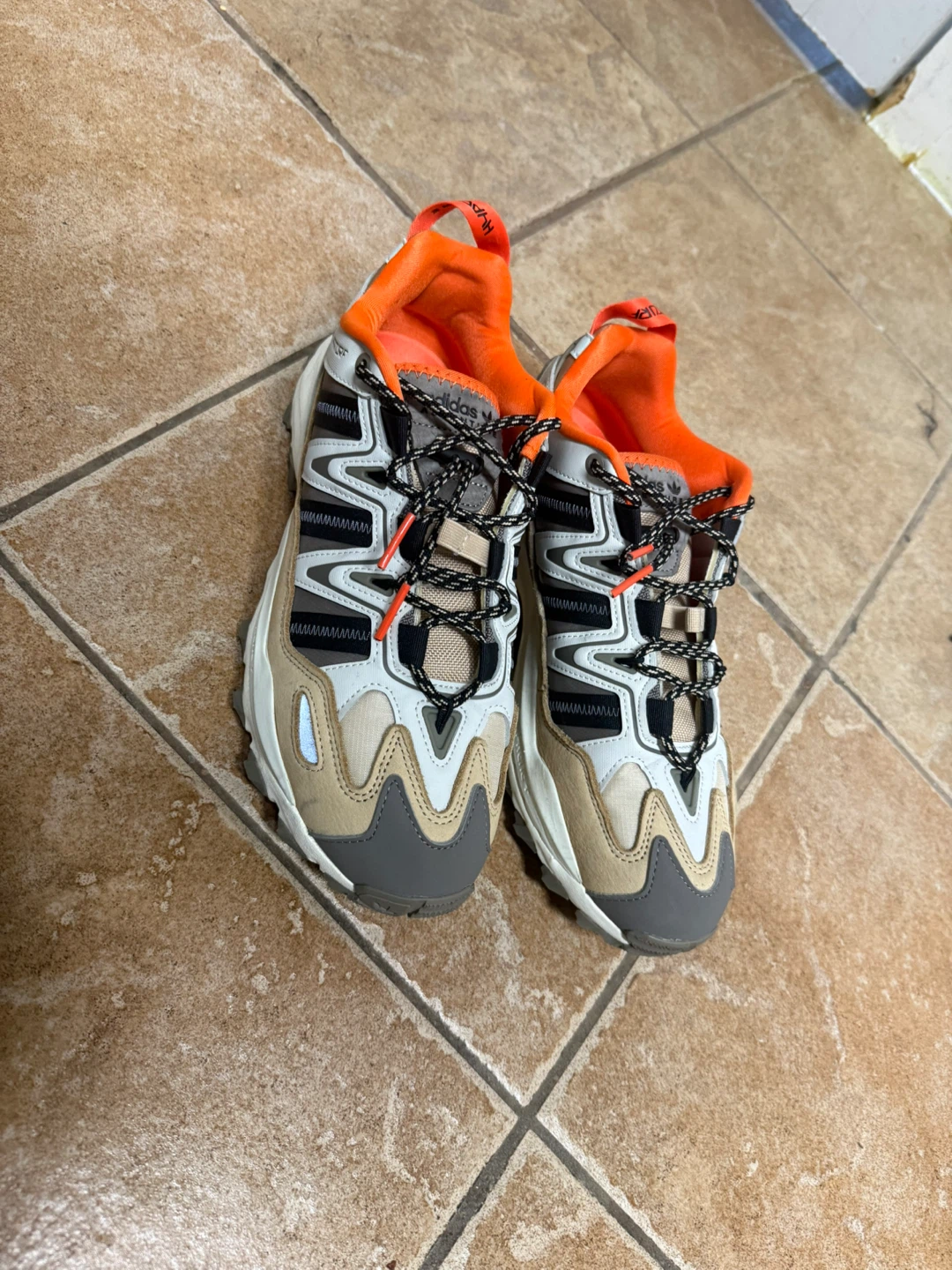 Adidas mens Hyperturf adventure sneakers