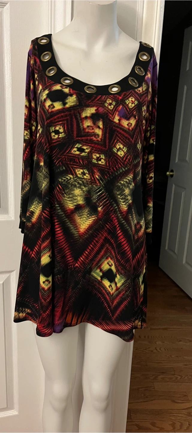 Women's Printed Tunic Top with Grommet Neckline - photo 4